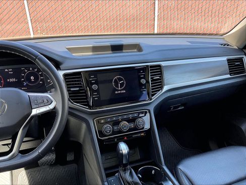 Certified 2023 Volkswagen Atlas SE w/ Panoramic Sunroof Package FWD image 5