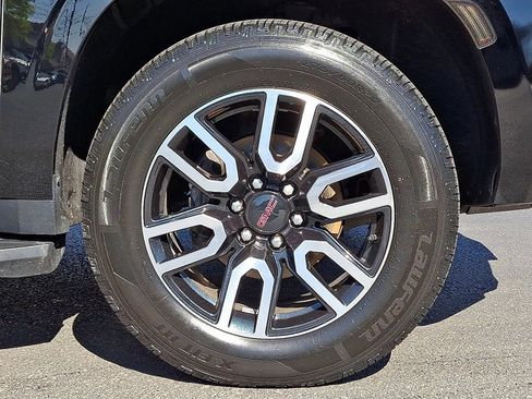 Used 2021 GMC Yukon AT4 w/ Rear Media and Nav Package AWD/4WD image 8