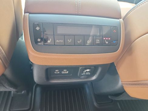 Used 2025 Nissan Pathfinder Platinum w/ Cargo Package AWD/4WD image 12