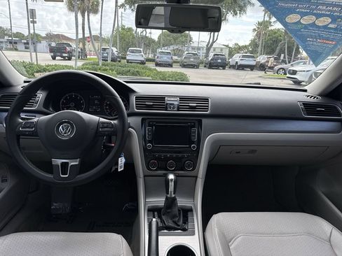 Used 2014 Volkswagen Passat 1.8T SE FWD image 14