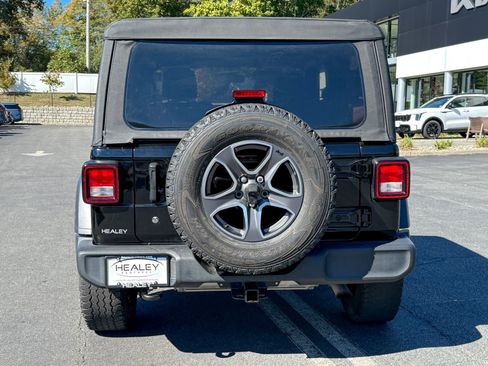 Used 2018 Jeep Wrangler Sport S image 4