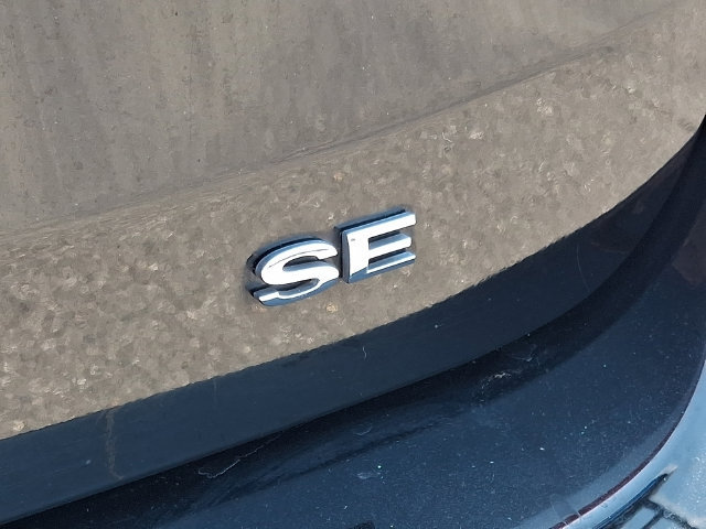 Used 2018 Ford Focus SE w/ SE Appearance Package FWD image 27