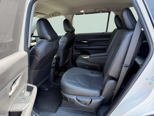 Used 2024 Toyota Grand Highlander AWD image 5
