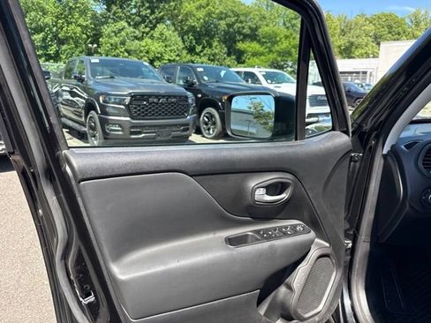 Used 2023 Jeep Renegade Latitude AWD/4WD image 34