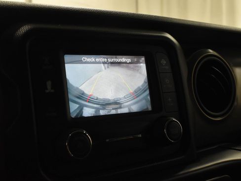 Used 2018 Jeep Wrangler Unlimited Sport AWD/4WD image 13