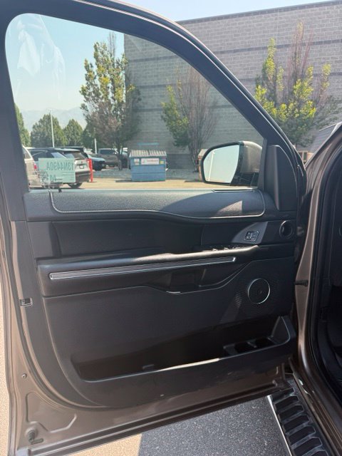 Used 2018 Ford Expedition XLT w/ Equipment Group 202A AWD/4WD image 14