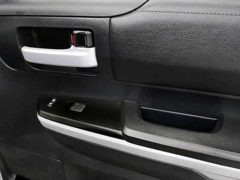 Used 2018 Toyota Tundra SR5 AWD/4WD image 17