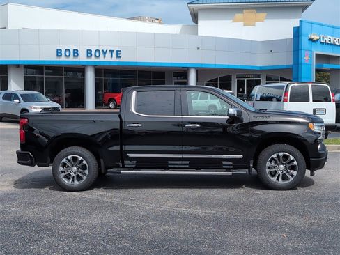 New 2026 Chevrolet Silverado 1500 High Country w/ LPO, Dark Essentials Package image 3