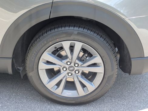Used 2023 Ford Explorer XLT w/ Equipment Group 202A RWD image 8