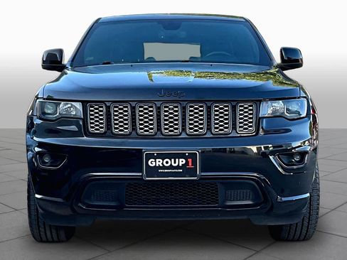 Used 2018 Jeep Grand Cherokee Altitude RWD image 4
