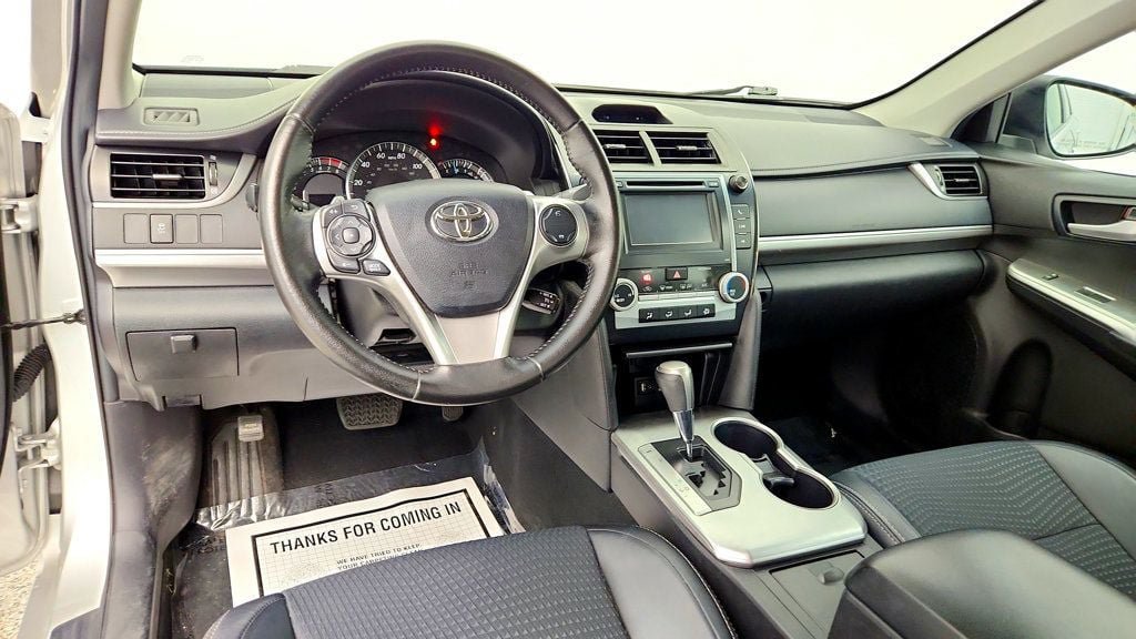 Used 2014 Toyota Camry SE FWD image 12