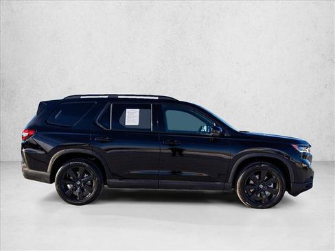 Used 2025 Honda Pilot Black Edition image 4