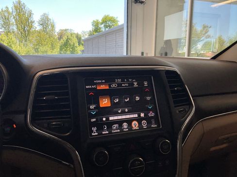 Used 2014 Jeep Grand Cherokee Limited w/ Trailer Tow Group IV AWD/4WD image 21