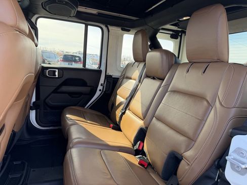 Used 2021 Jeep Wrangler Unlimited Sahara image 23