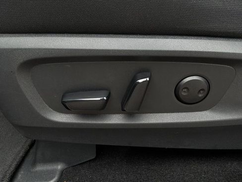 Used 2025 Nissan Pathfinder SV FWD image 10