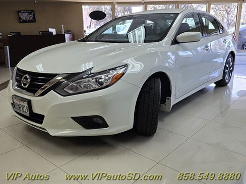 Used 2017 Nissan Altima 2.5 SV FWD image 2