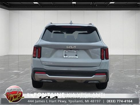 Certified 2025 Kia Sorento S w/ Panoramic Sunroof Package image 4