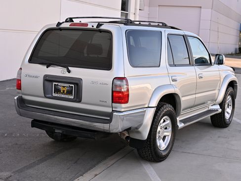 Used 2000 Toyota 4Runner SR5 AWD/4WD image 8