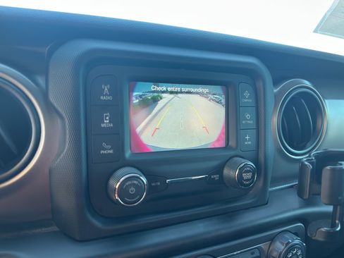Used 2018 Jeep Wrangler Sport AWD/4WD image 18