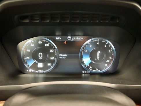 Used 2021 Volvo XC90 T6 Momentum w/ Protection Package Premier AWD/4WD image 8