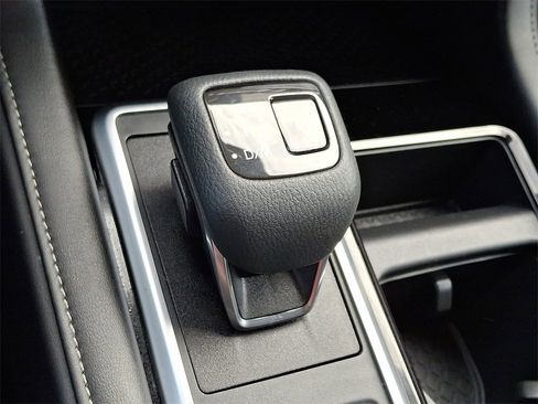 Used 2022 Nissan Pathfinder SV image 4