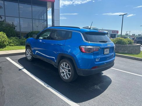 Used 2023 Jeep Compass Latitude AWD/4WD image 2