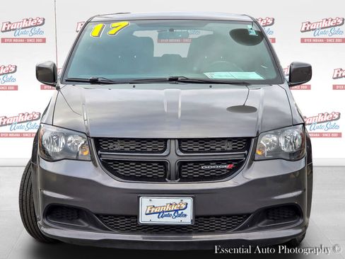 Used 2017 Dodge Grand Caravan SE image 4