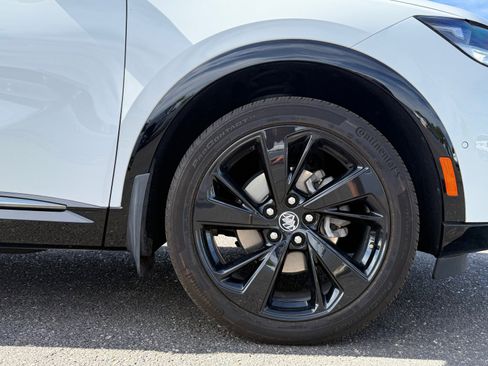 Used 2022 Buick Envision Essence w/ Technology Package II image 9