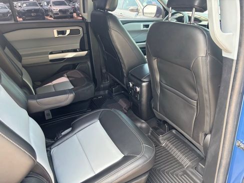 Used 2022 Ford Explorer XLT w/ Equipment Group 202A image 32