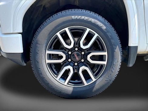 Used 2023 GMC Sierra 1500 AT4 w/ Technology Package AWD/4WD image 34