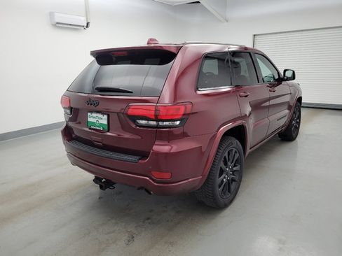 Used 2018 Jeep Grand Cherokee Altitude AWD/4WD image 9