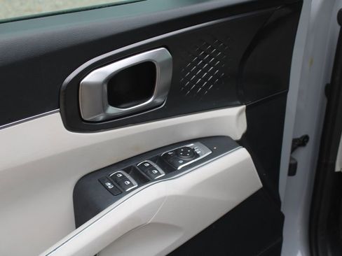 Certified 2025 Kia Sorento S w/ Panoramic Sunroof Package image 19