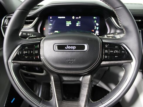 Used 2022 Jeep Grand Cherokee Overland w/ Luxury Tech Group IV image 6