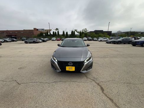 Used 2025 Nissan Altima 2.5 SV FWD image 4