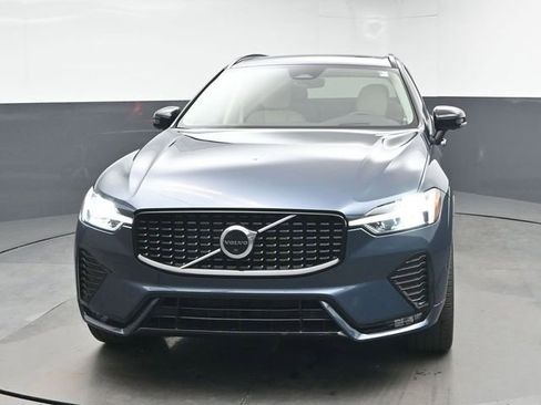 Used 2023 Volvo XC60 B5 Ultimate w/ Protection Package Premier image 3