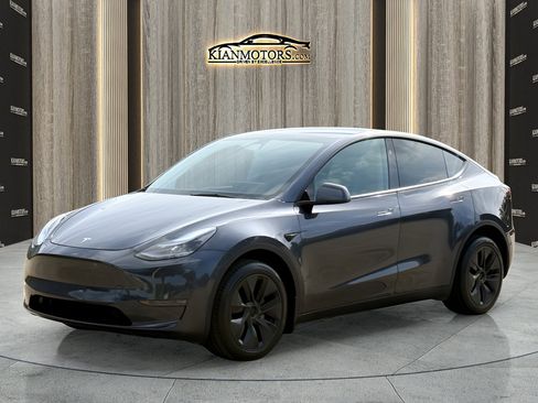 Used 2025 Tesla Model Y Long Range AWD/4WD image 3