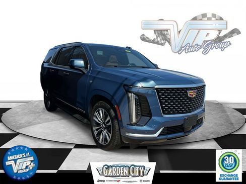 Used 2025 Cadillac Escalade Premium Luxury AWD/4WD image 1