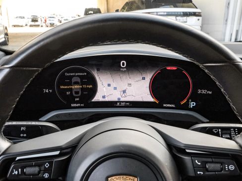 Used 2022 Porsche Taycan image 18