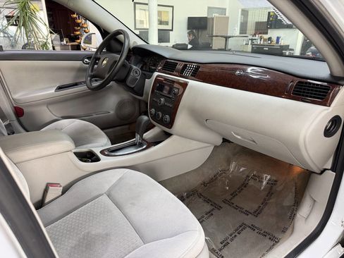 Used 2011 Chevrolet Impala LS FWD image 18