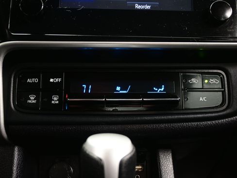 Used 2019 Toyota Corolla LE image 19