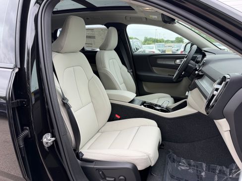 New 2026 Volvo XC40 B5 Plus w/ Protection Package Premier AWD/4WD image 8