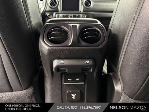 Used 2018 Jeep Wrangler Unlimited Sahara AWD/4WD image 38