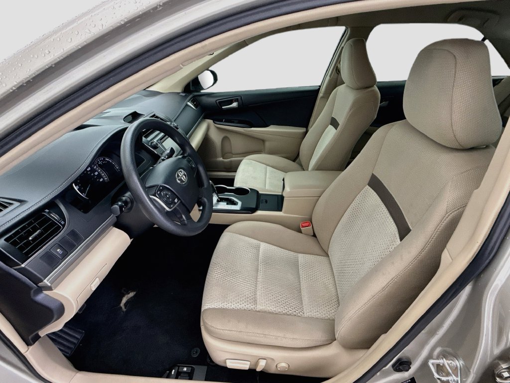 Used 2014 Toyota Camry LE FWD image 16