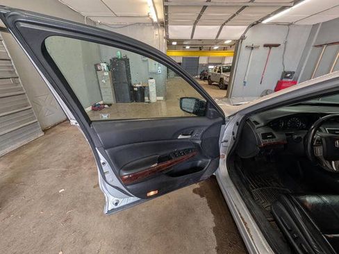Used 2010 Honda Crosstour EX-L image 22