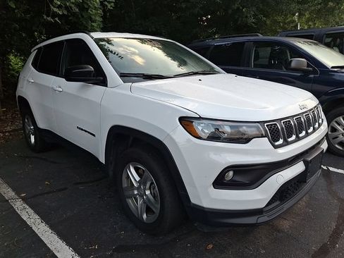 Used 2024 Jeep Compass Latitude AWD/4WD image 3
