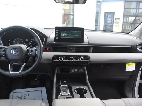 Certified 2025 Honda Pilot EX-L image 15