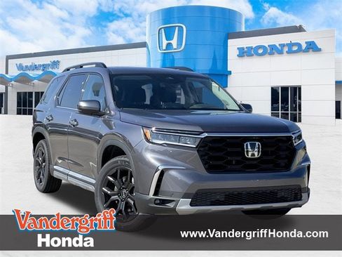 New 2025 Honda Pilot Touring image 1