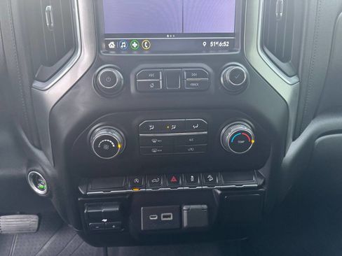 Used 2019 Chevrolet Silverado 1500 RST w/ Z71 Off-Road Package image 23