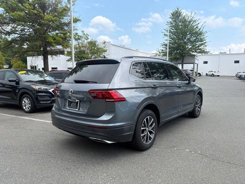 Used 2019 Volkswagen Tiguan SEL R-Line FWD image 5