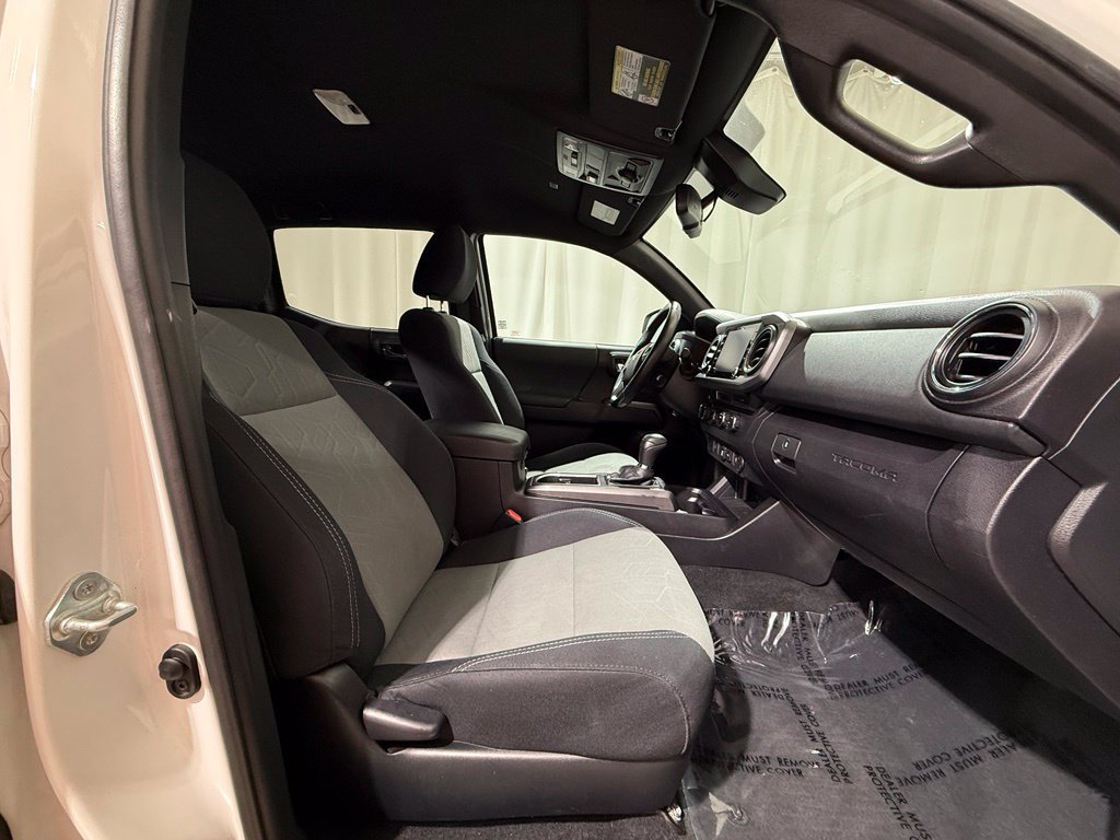 Used 2021 Toyota Tacoma TRD Off-Road AWD/4WD image 19